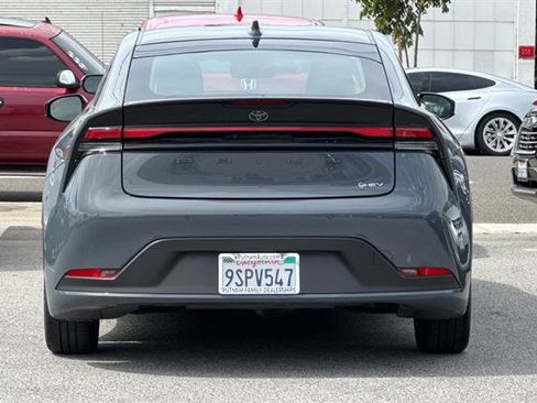 Used 2025 Toyota Prius LE FWD image 4