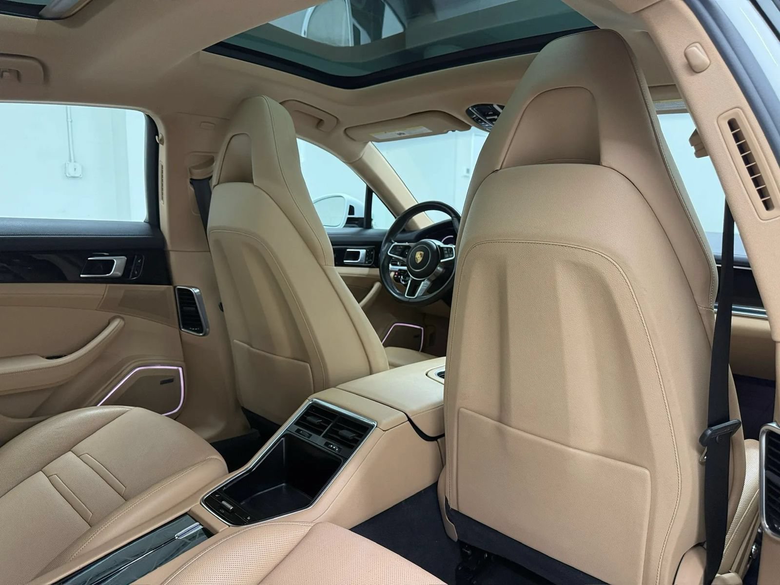 Used 2018 Porsche Panamera RWD image 18