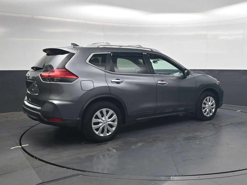 Used 2017 Nissan Rogue S w/ S Appearance Package FWD image 4