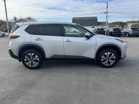 Used 2022 Nissan Rogue SV image 4