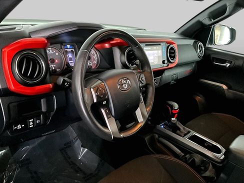 Used 2019 Toyota Tacoma TRD Off-Road AWD/4WD image 16