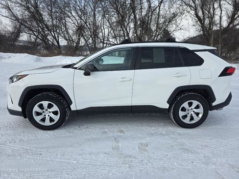 Used 2020 Toyota RAV4 LE image 9