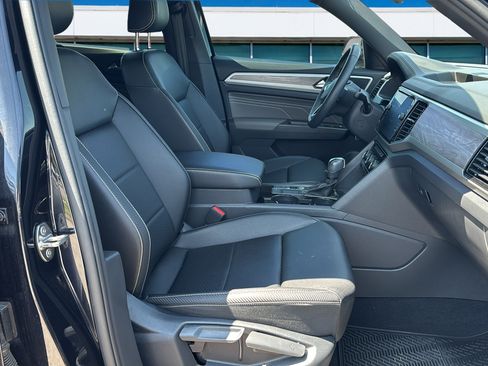 Used 2023 Volkswagen Atlas Cross Sport SE w/ Panoramic Sunroof Package FWD image 12
