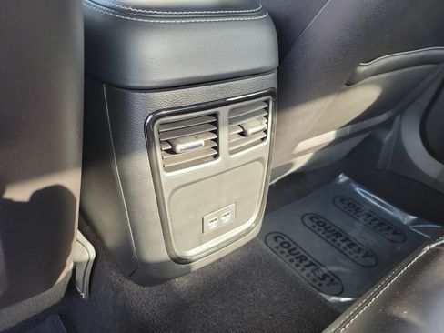 Used 2023 Chrysler 300 S RWD image 11