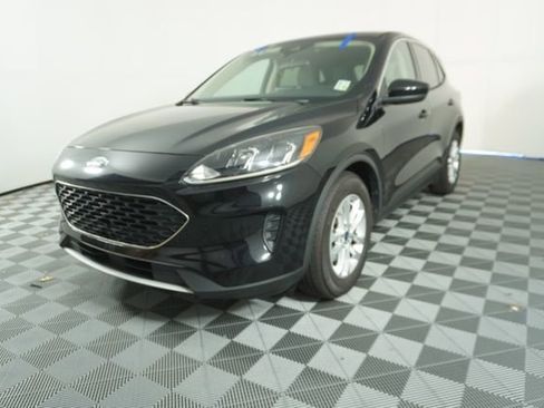Used 2020 Ford Escape SE FWD image 3