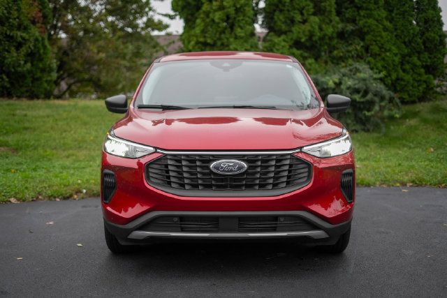 Used 2025 Ford Escape Active FWD image 2