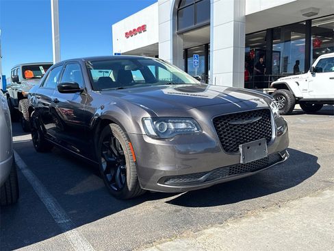 Used 2022 Chrysler 300 Touring w/ Sport Appearance Package image 2