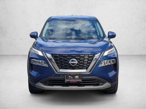 Used 2023 Nissan Rogue SV image 2