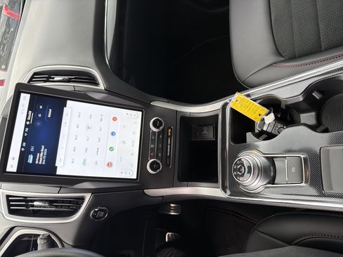 Used 2021 Ford Edge ST-Line image 8