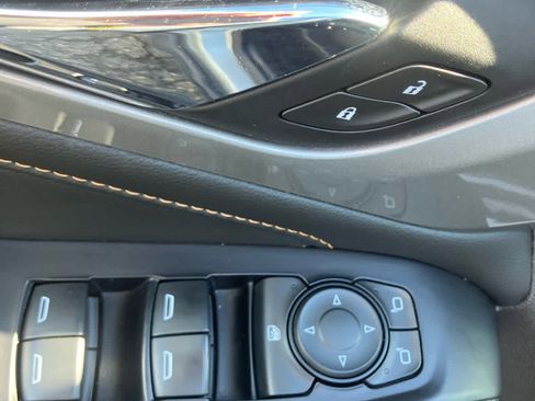 Used 2021 Chevrolet Traverse LS image 11