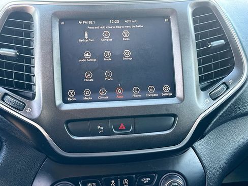 Used 2019 Jeep Cherokee Trailhawk image 28