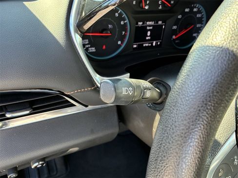 Used 2021 Chevrolet Traverse LS image 21