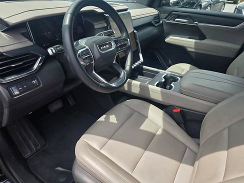 Used 2025 GMC Acadia Elevation w/ Elevation Premium Package FWD image 22