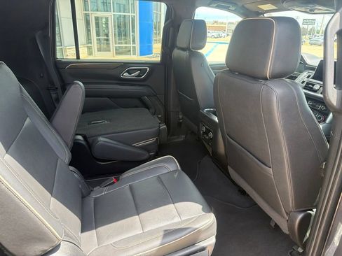 Used 2022 Chevrolet Suburban Premier AWD/4WD image 32