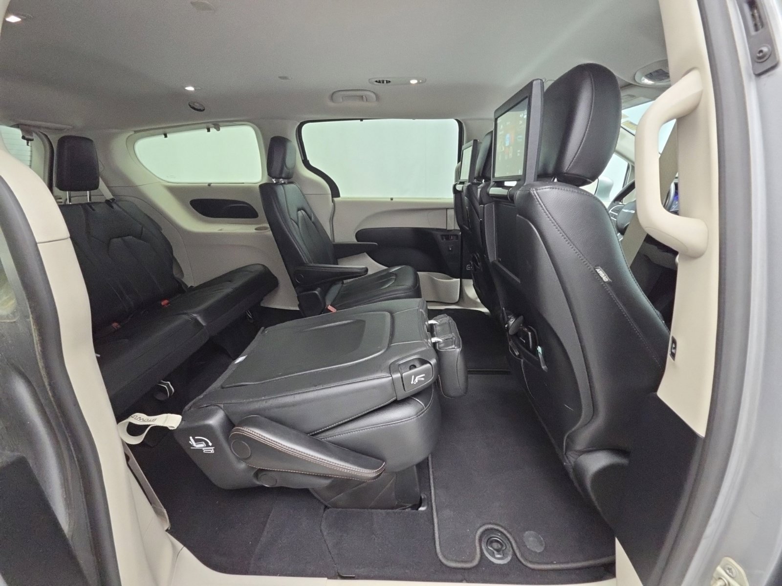 Certified 2020 Chrysler Pacifica Touring-L Plus FWD image 48