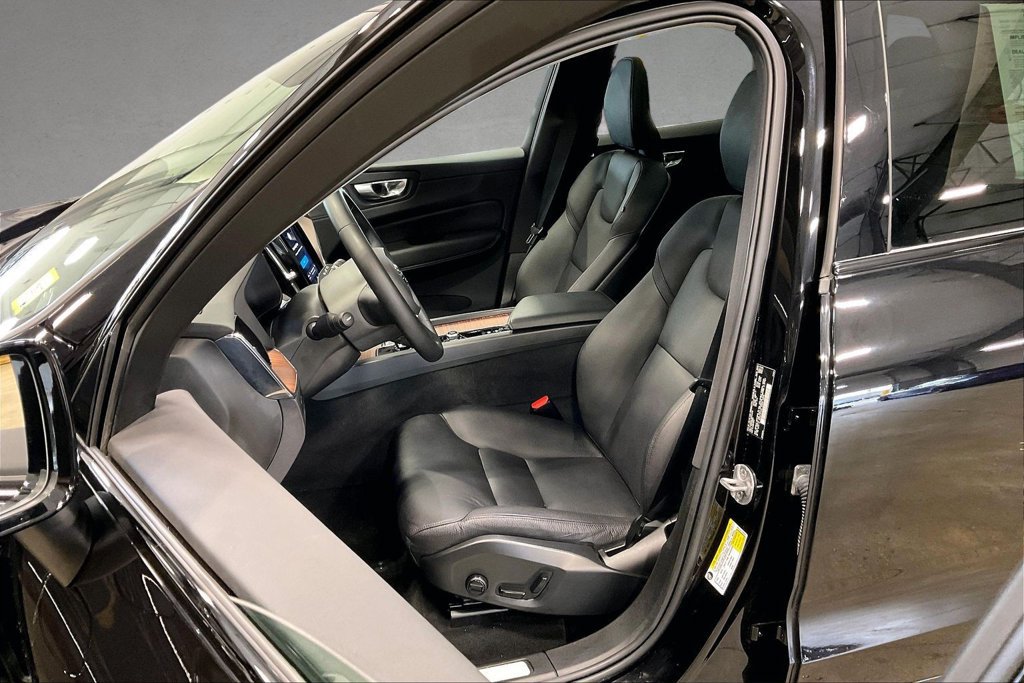 Certified 2024 Volvo XC60 T8 Plus w/ Protection Package Premier AWD/4WD image 21