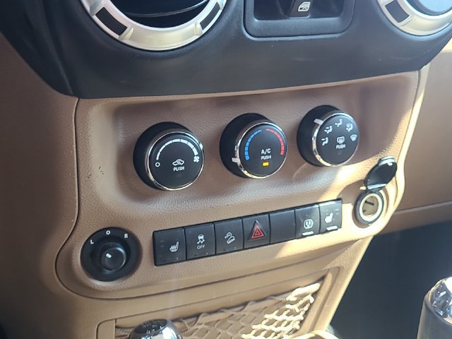 Used 2016 Jeep Wrangler Unlimited Sahara w/ Dual Top Group AWD/4WD image 18