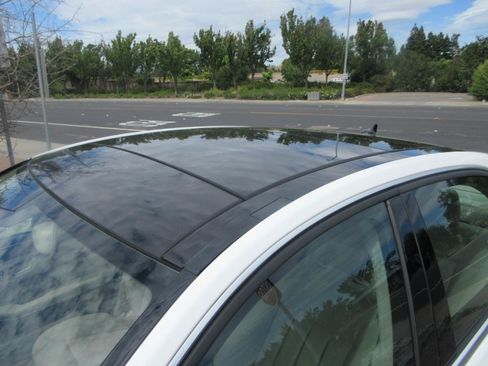Used 2014 Mercedes-Benz E 550 4MATIC Sedan image 42