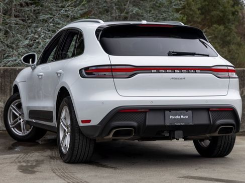 Certified 2025 Porsche Macan image 3