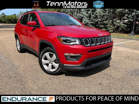Used 2018 Jeep Compass Latitude w/ Popular Equipment Group AWD/4WD image 3