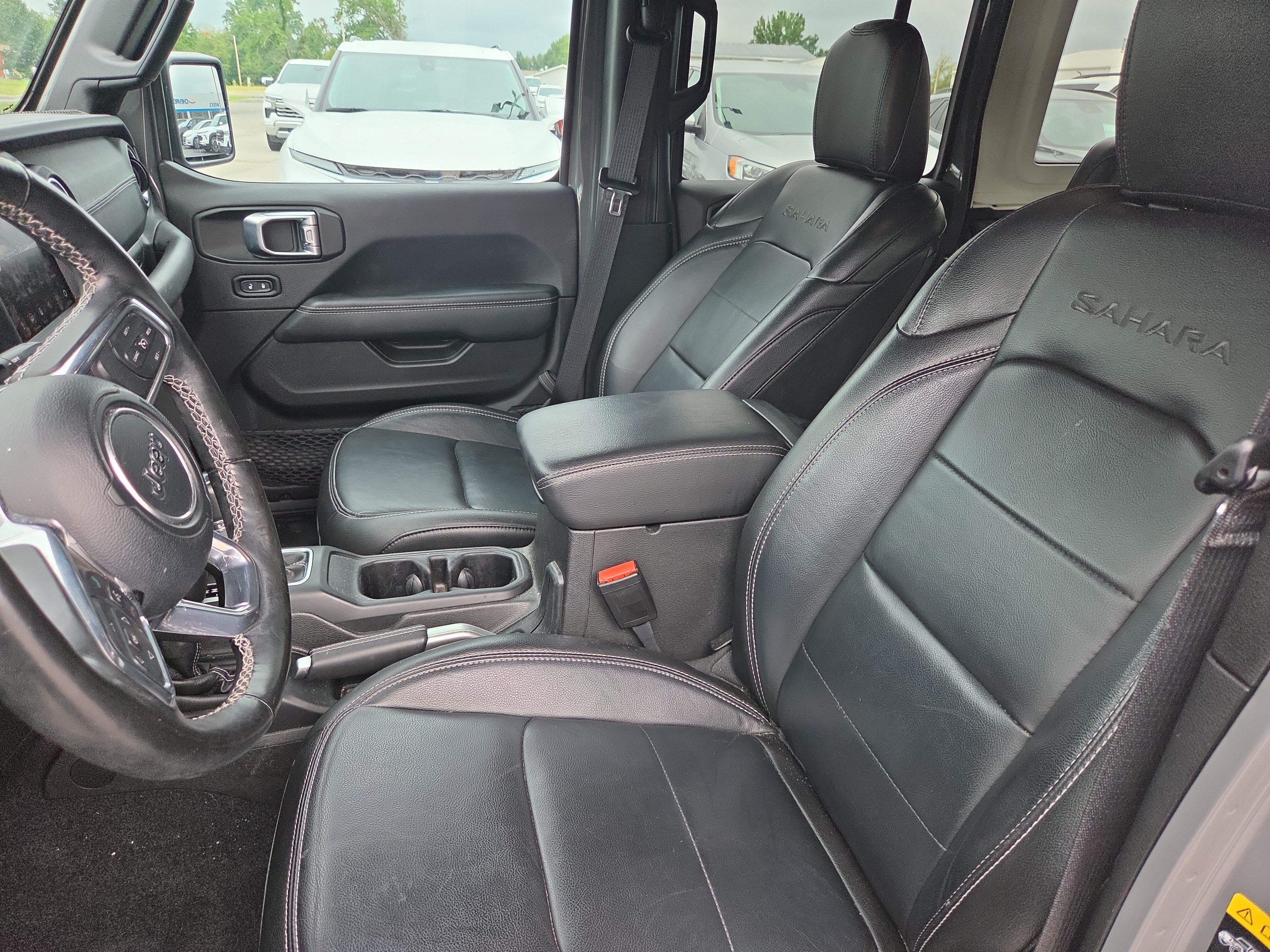 Used 2022 Jeep Wrangler Unlimited Sahara w/ Cold Weather Group AWD/4WD image 7
