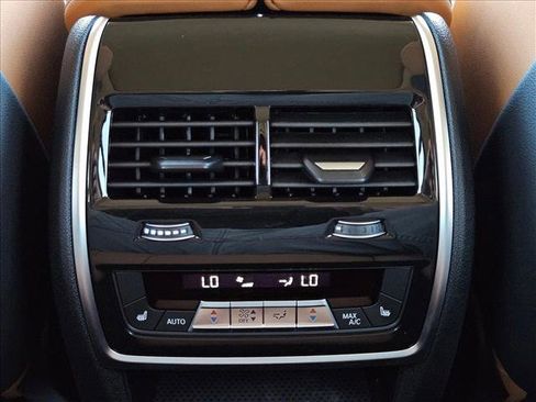 New 2026 BMW X7 xDrive40i w/ Premium Package image 17