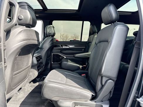 Used 2022 Jeep Wagoneer Series III w/ Premium Group I image 23