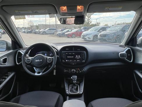 Used 2025 Kia Soul LX w/ LX Technology Package FWD image 18