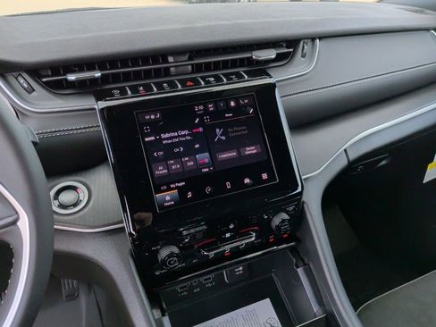 New 2025 Jeep Grand Cherokee L Altitude image 23