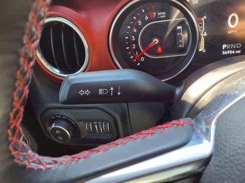 Used 2021 Jeep Gladiator Rubicon AWD/4WD image 15