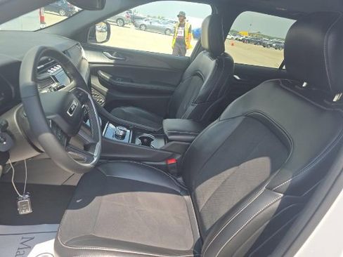 Used 2024 Jeep Grand Cherokee Altitude image 7