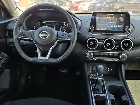 Used 2024 Nissan Sentra SV FWD image 17