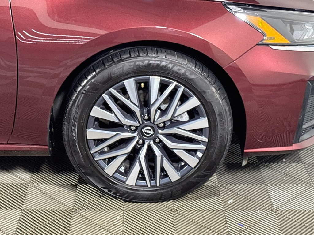 Used 2025 Nissan Altima 2.5 SV FWD image 22