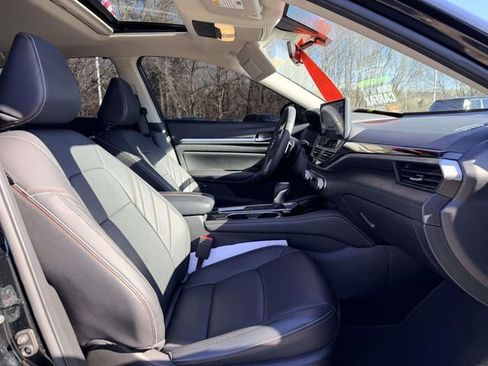 Used 2024 Nissan Altima 2.5 SR w/ SR Premium Package image 12