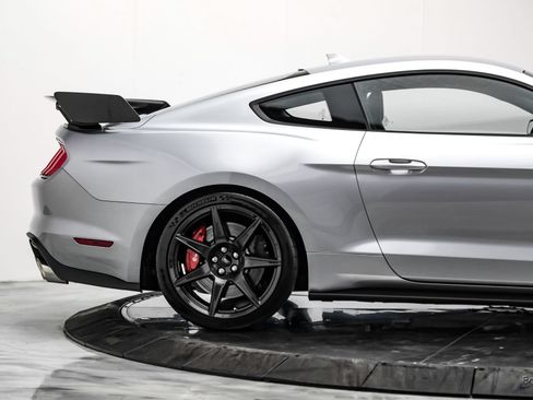 Used 2022 Ford Mustang Shelby GT500 w/ Carbon Fiber Track Pack RWD image 26