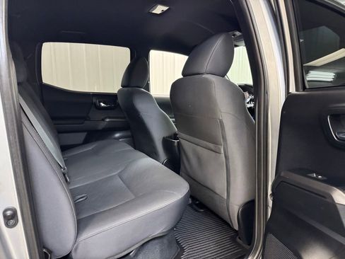 Used 2018 Toyota Tacoma TRD Sport AWD/4WD image 21