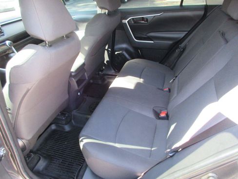 Used 2020 Toyota RAV4 LE FWD image 13