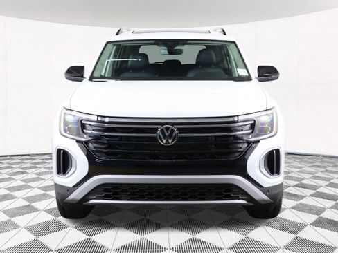 Used 2025 Volkswagen Atlas Peak Edition SE image 20