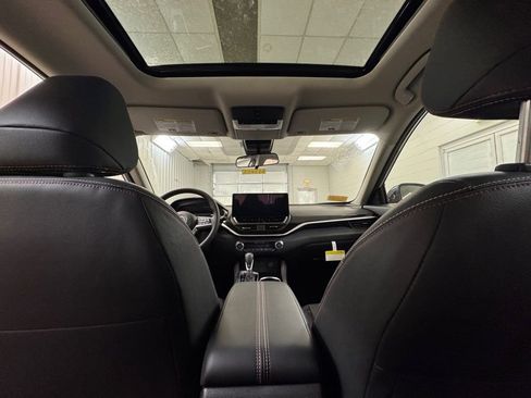 New 2025 Nissan Altima 2.5 SR w/ SR Premium Package image 19