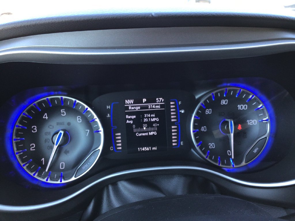 Used 2020 Chrysler Pacifica Touring-L FWD image 16