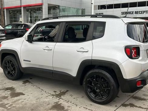Used 2020 Jeep Renegade Altitude FWD image 22