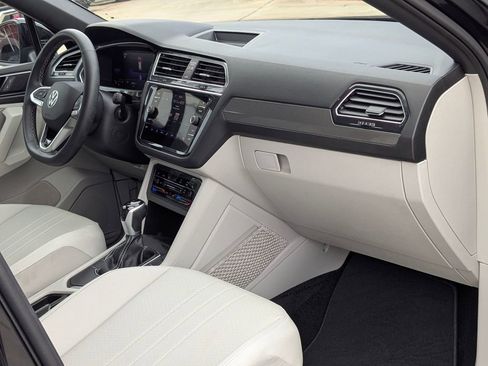 Used 2023 Volkswagen Tiguan SE R-Line image 29