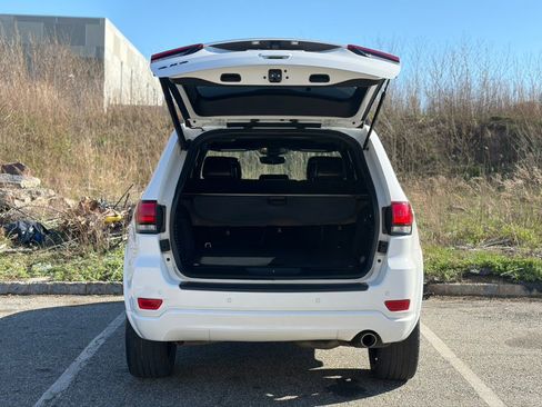 Used 2018 Jeep Grand Cherokee Altitude image 32
