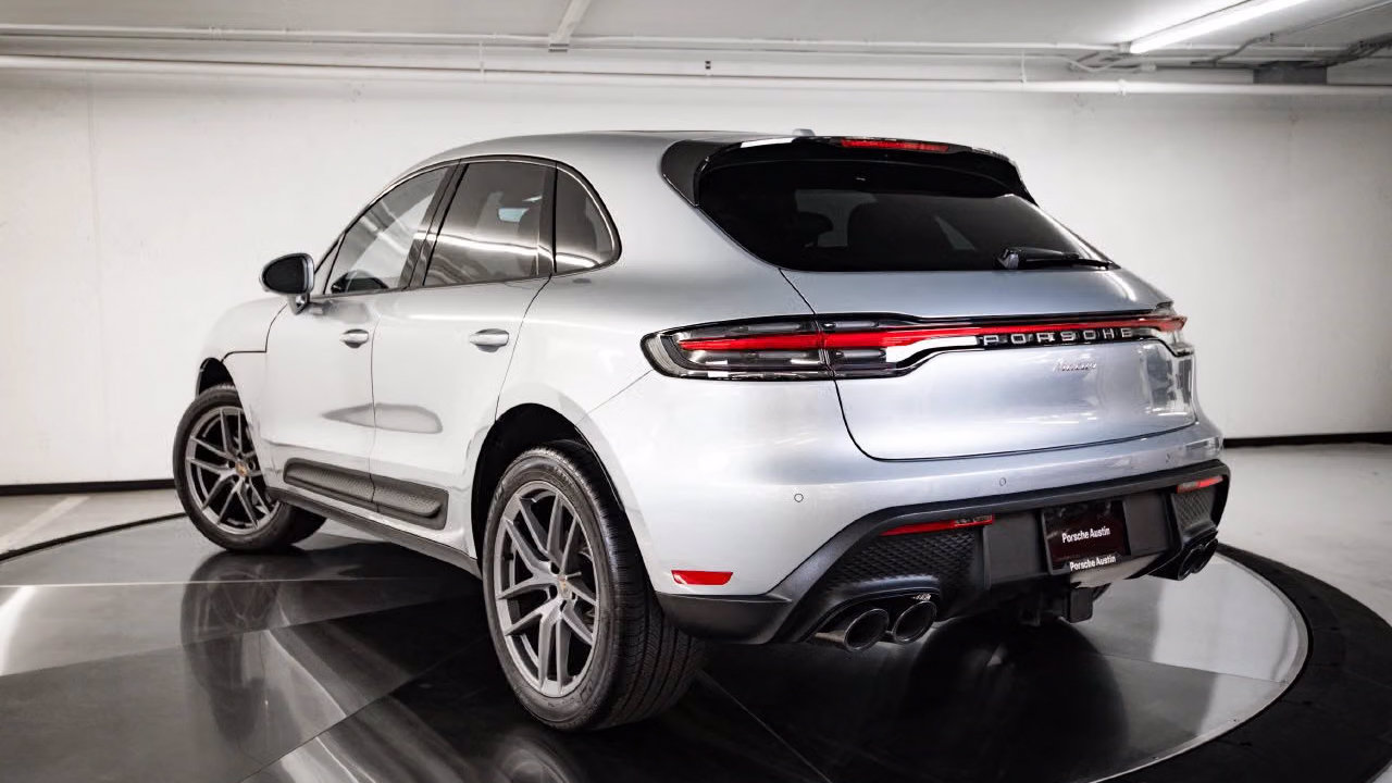 Certified 2026 Porsche Macan AWD/4WD image 3