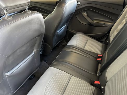 Used 2019 Ford Escape SE image 12