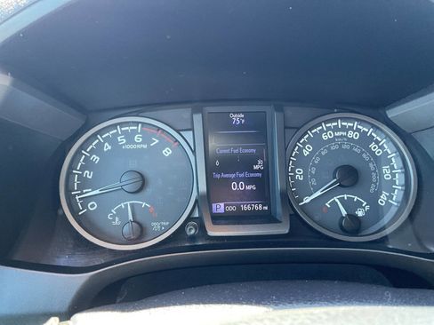 Used 2017 Toyota Tacoma TRD Off-Road image 25