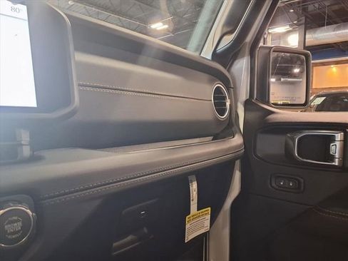 Used 2025 Jeep Wrangler Sahara image 19