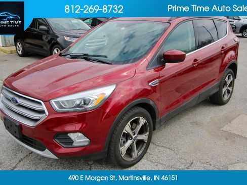 Used 2017 Ford Escape SE w/ Equipment Group 201A image 2