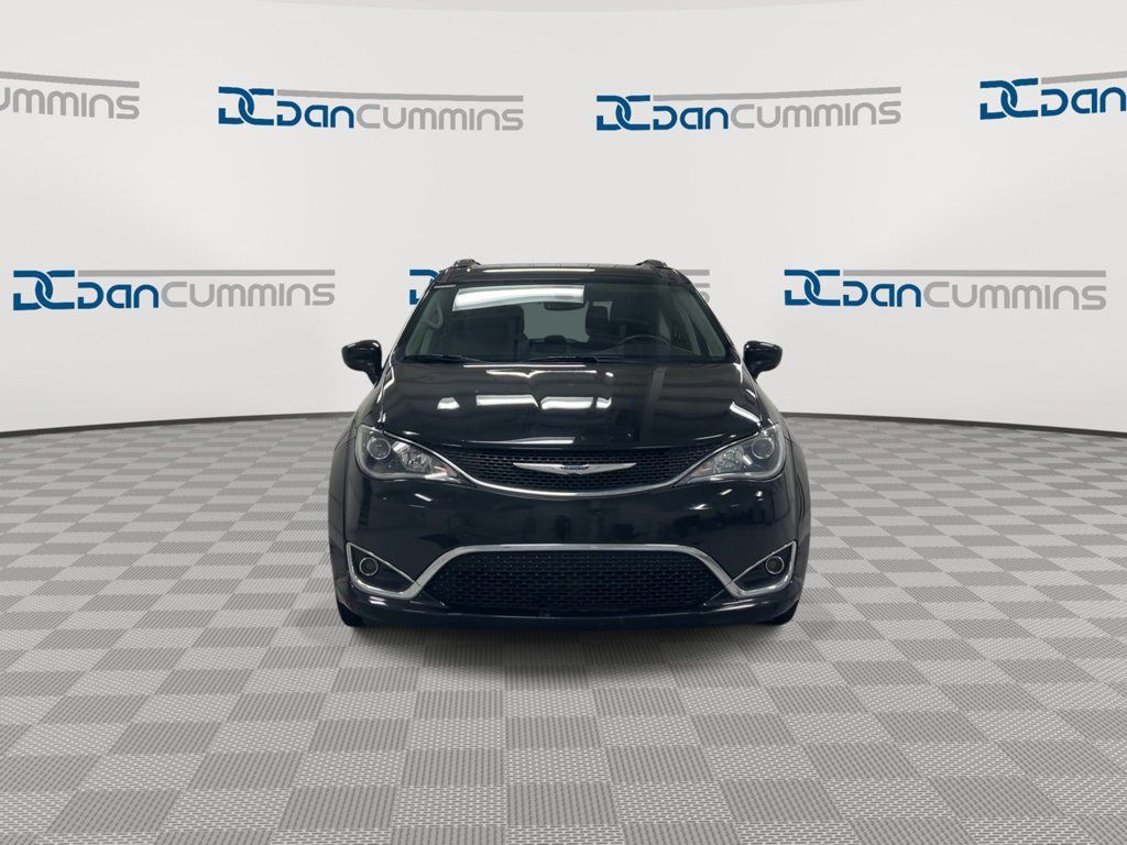 Used 2020 Chrysler Pacifica Touring-L FWD image 3