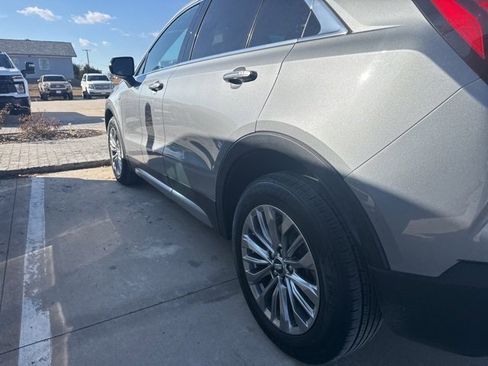 Used 2023 Cadillac XT4 Premium Luxury image 9